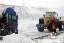 国道304线全线恢复通行，经过7昼夜全力除雪保畅通